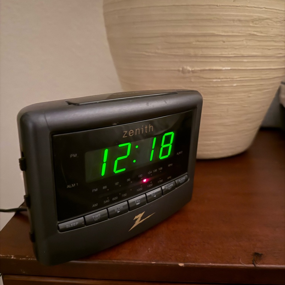 Zenith Black Digital Alarm Clock and Radio good condition